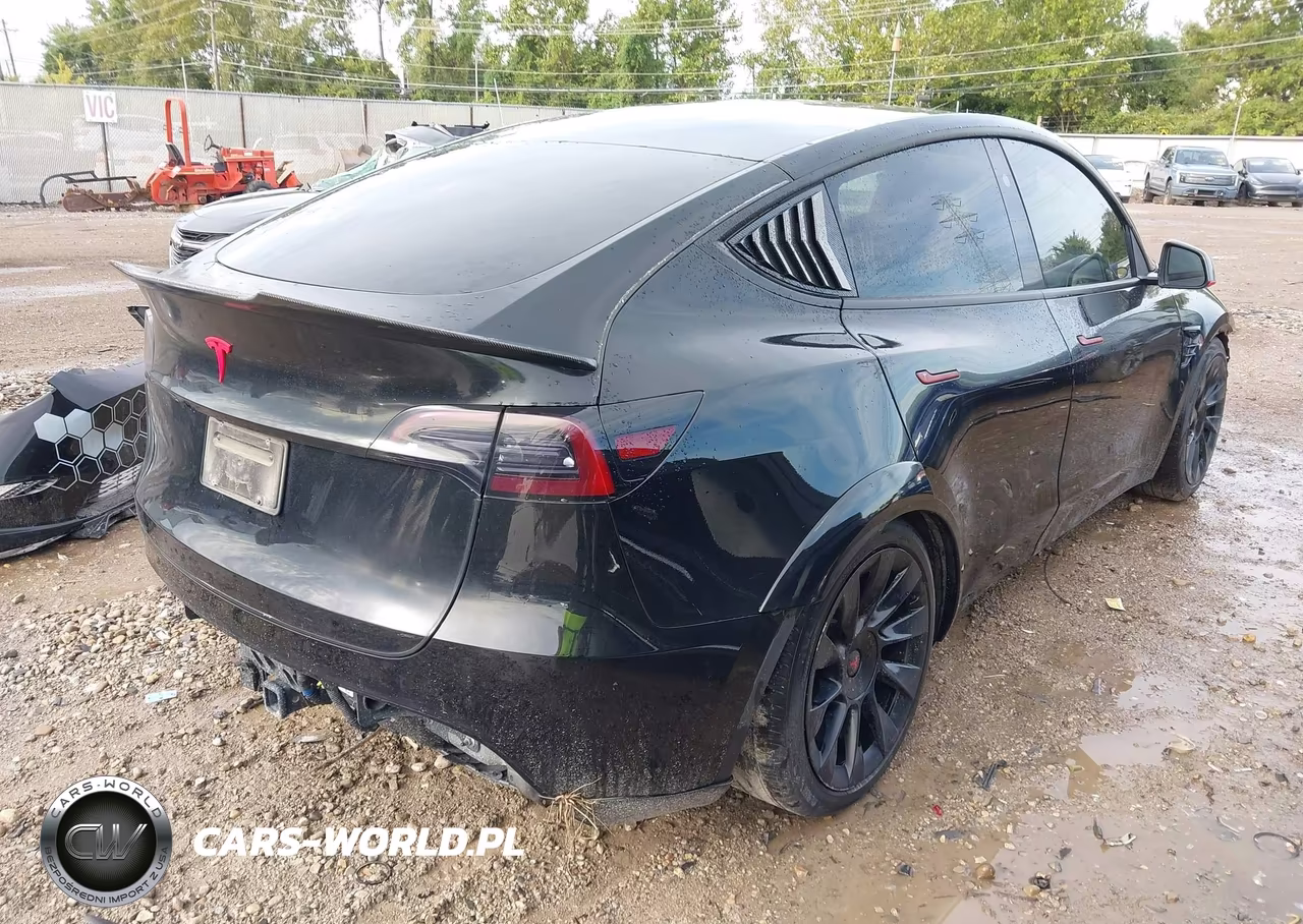 2024 Tesla Model Y Long Range Dual Motor All-Wheel Drive VIN:7SAYGAEE7RF204661 - 4