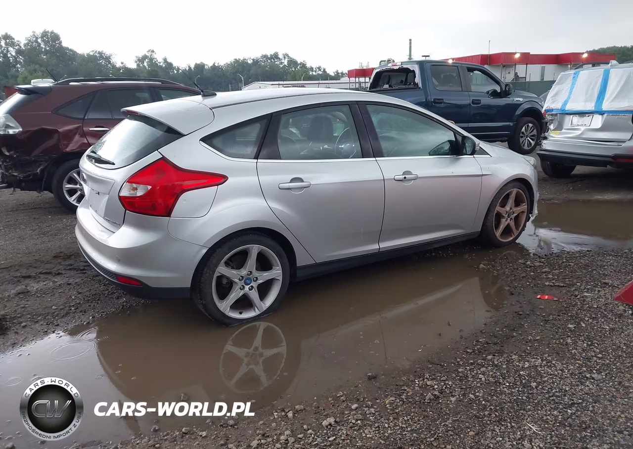 2012 Ford Focus Titanium VIN:1FAHP3N2XCL298835 - 4