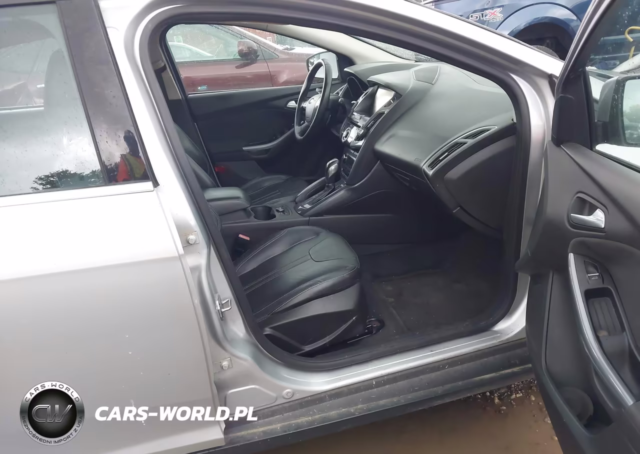 2012 Ford Focus Titanium VIN:1FAHP3N2XCL298835 - 5