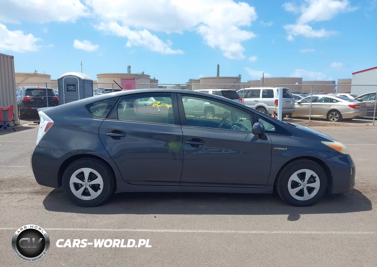 2014 Toyota Prius Three VIN:JTDKN3DUXE0371358 - 13