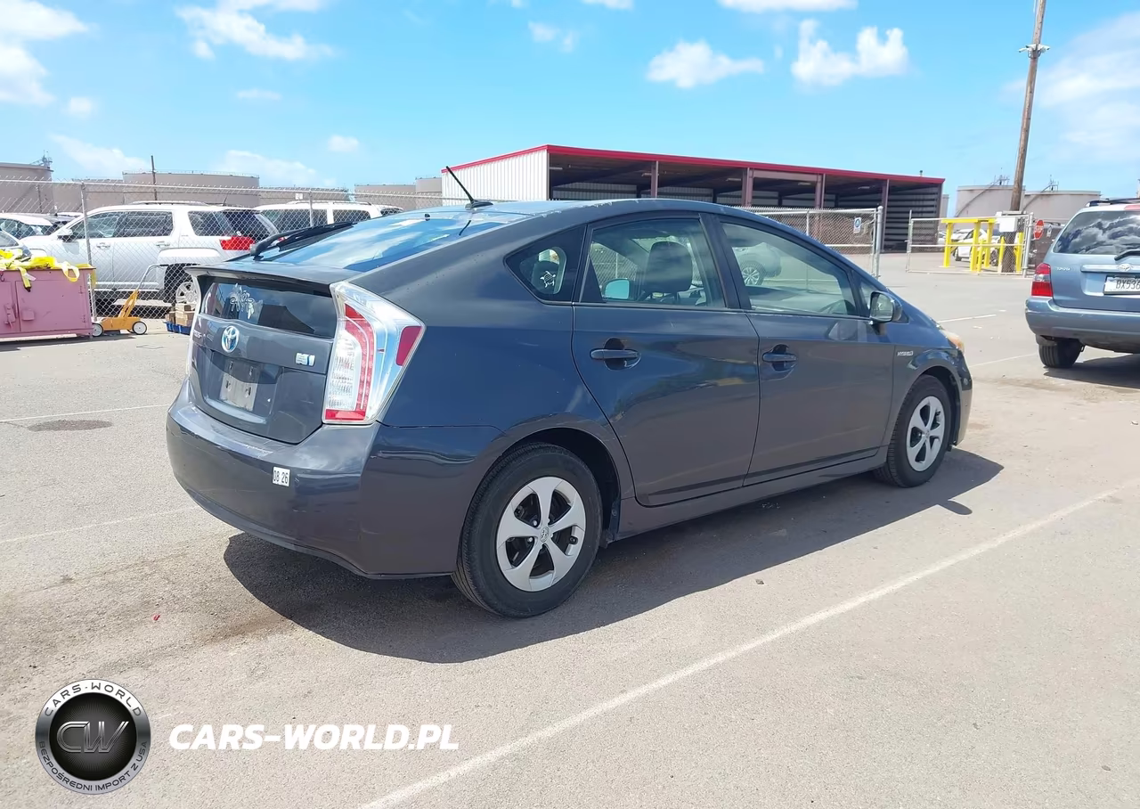 2014 Toyota Prius Three VIN:JTDKN3DUXE0371358 - 4