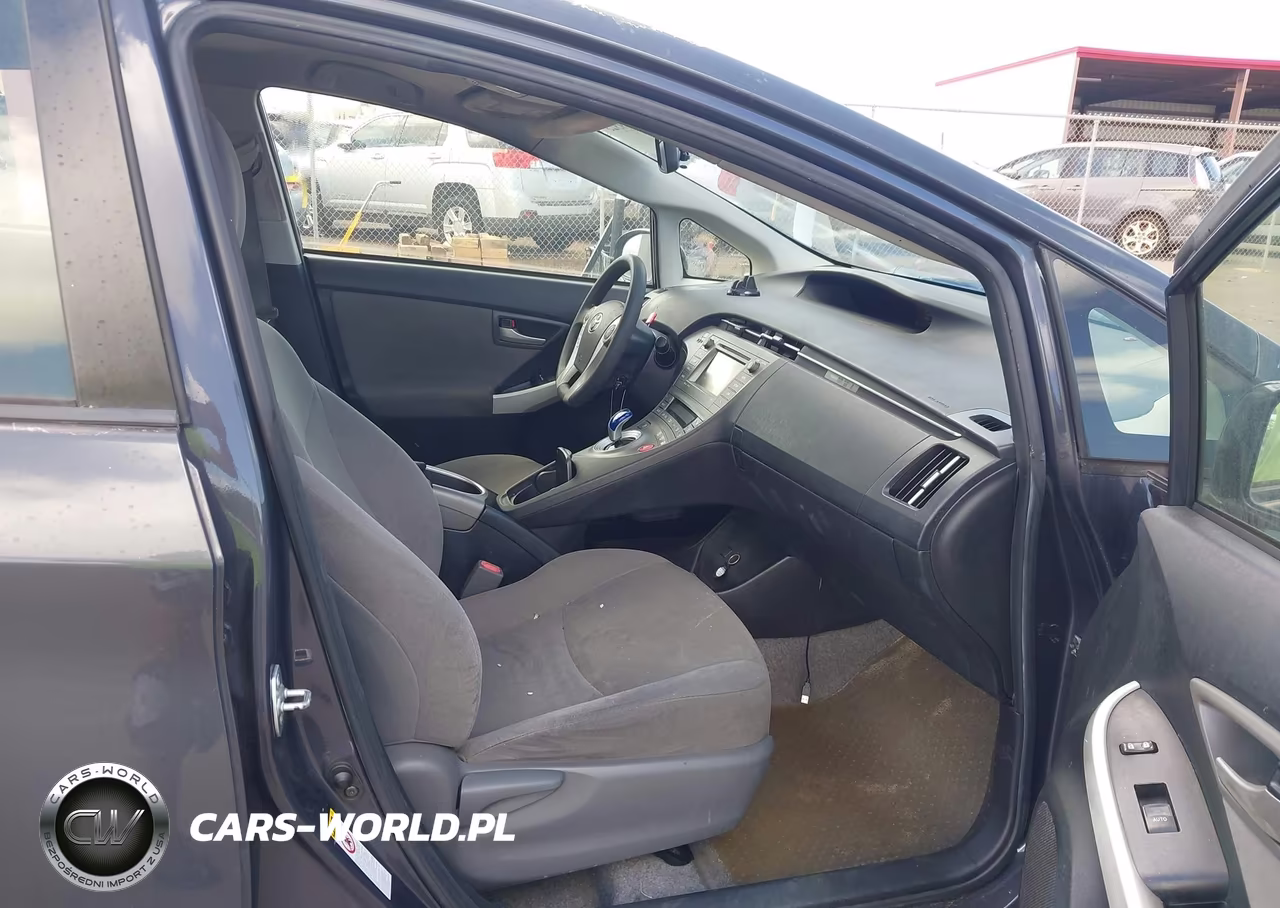 2014 Toyota Prius Three VIN:JTDKN3DUXE0371358 - 5