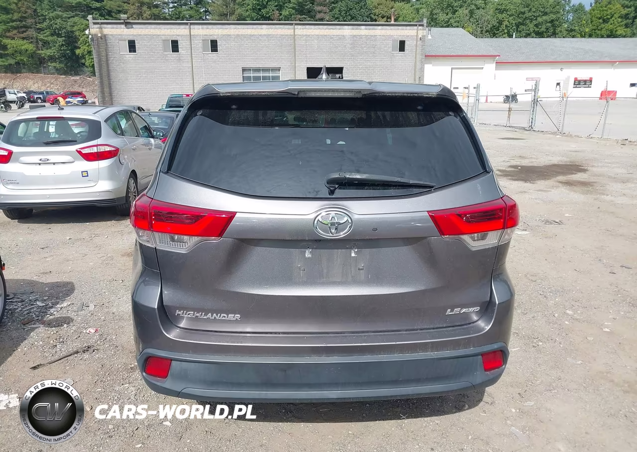 2018 Toyota Highlander Le Plus VIN:5TDBZRFH2JS866295 - 16