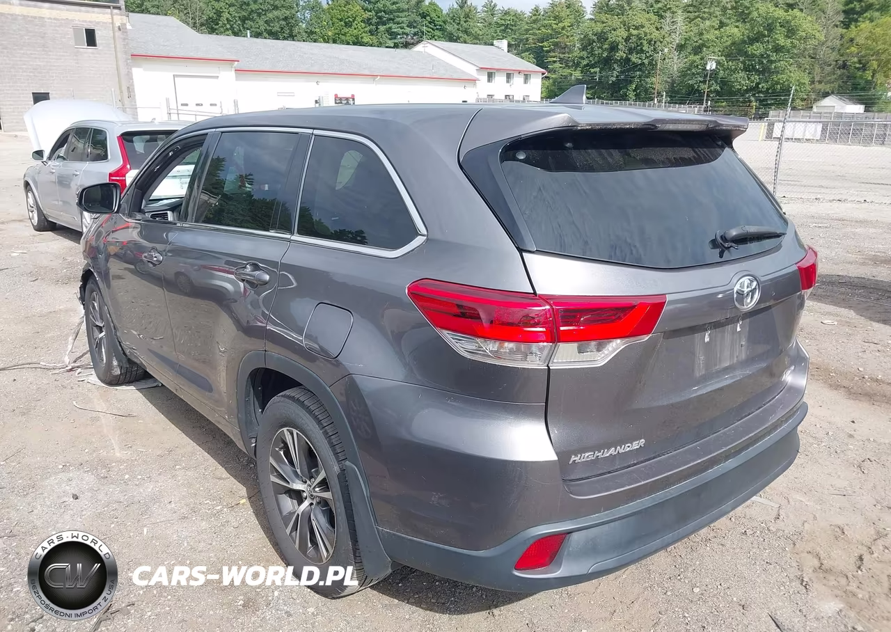 2018 Toyota Highlander Le Plus VIN:5TDBZRFH2JS866295 - 3