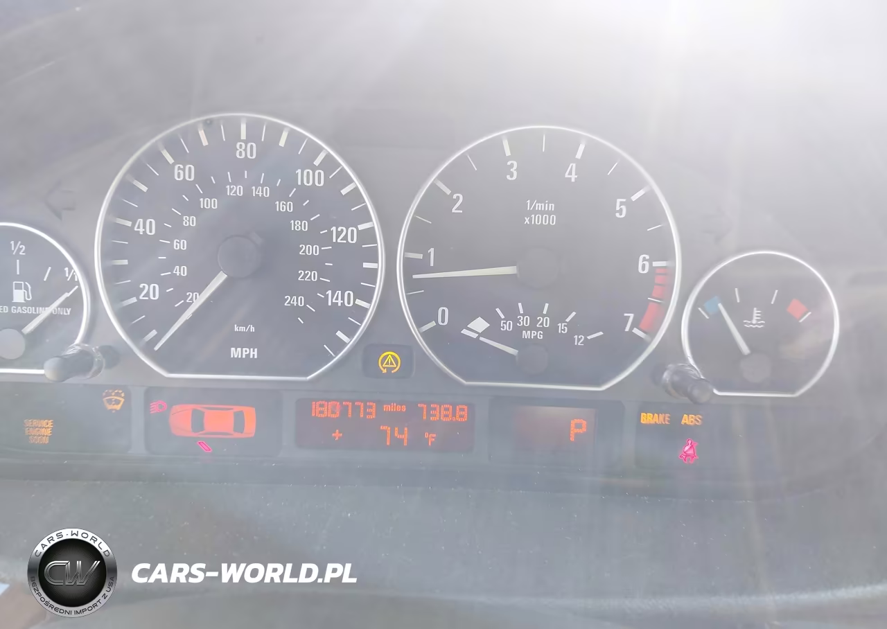 2003 BMW 330Xi VIN:WBAEW53453PG21066 - 7