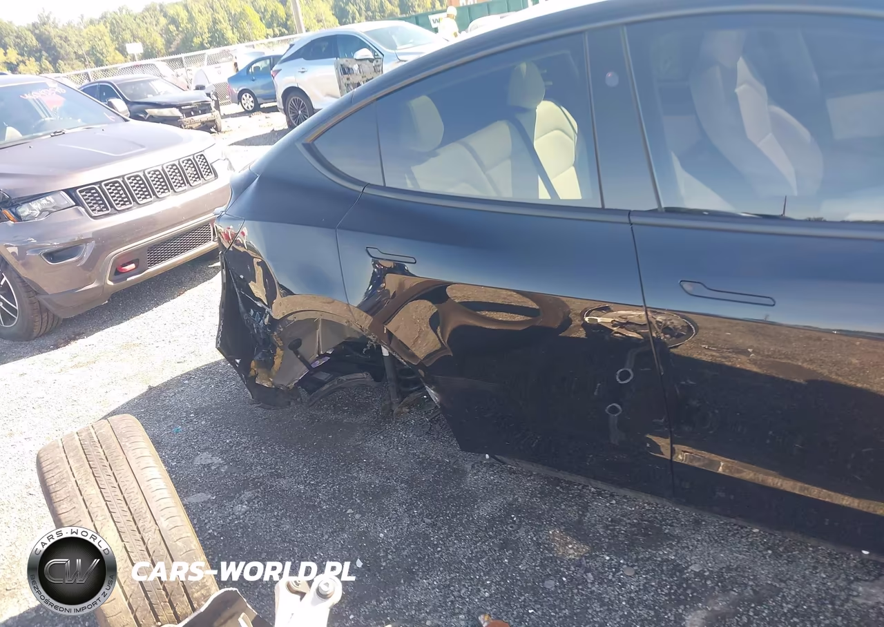 2026 Tesla Model Y Premium Rear-Wheel Drive-Rear-Wheel Drive VIN:7SAYGDED1TF433594 - 6