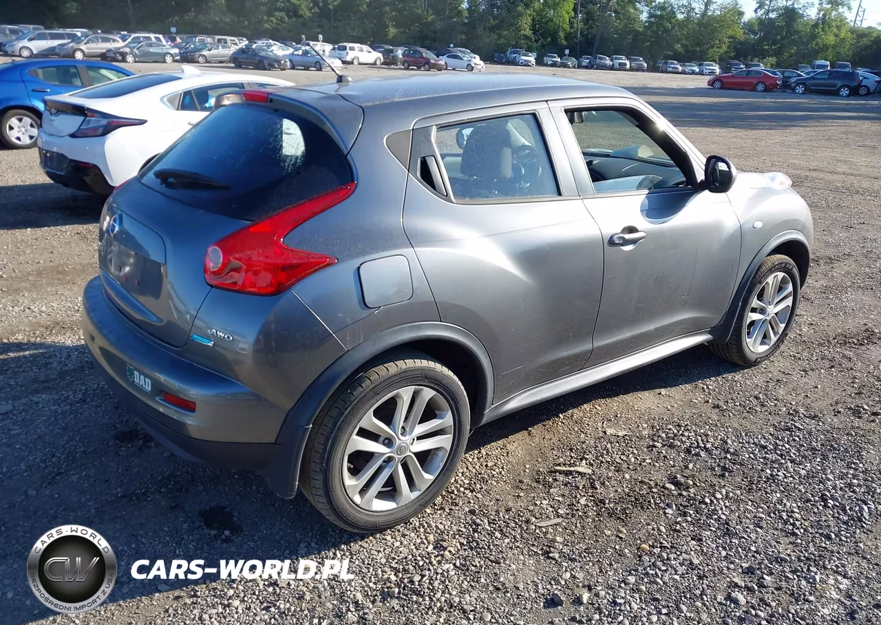2014 Nissan Juke S VIN:JN8AF5MV2ET485001 - 4