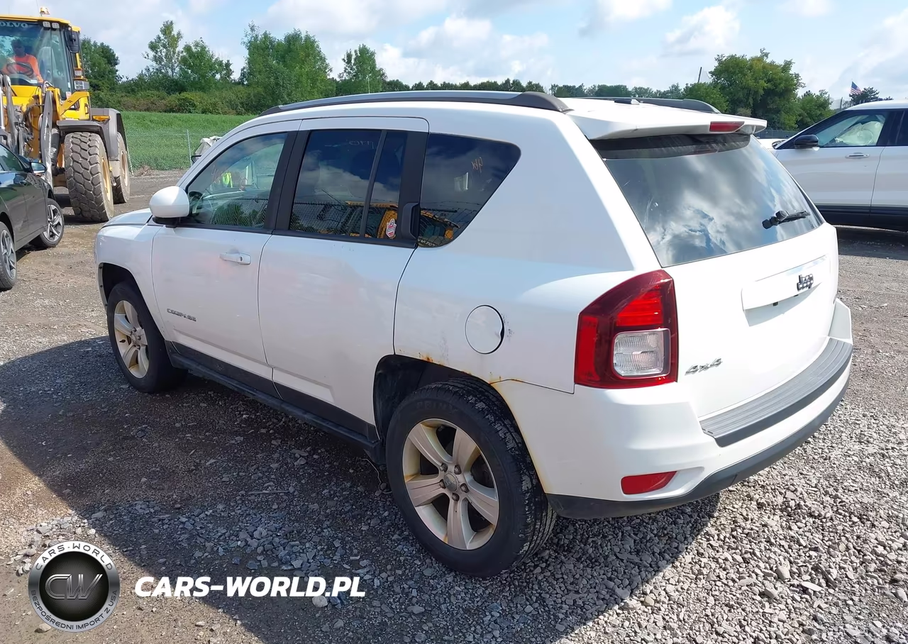 2016 Jeep Compass Latitude VIN:1C4NJDEB4GD712941 - 3
