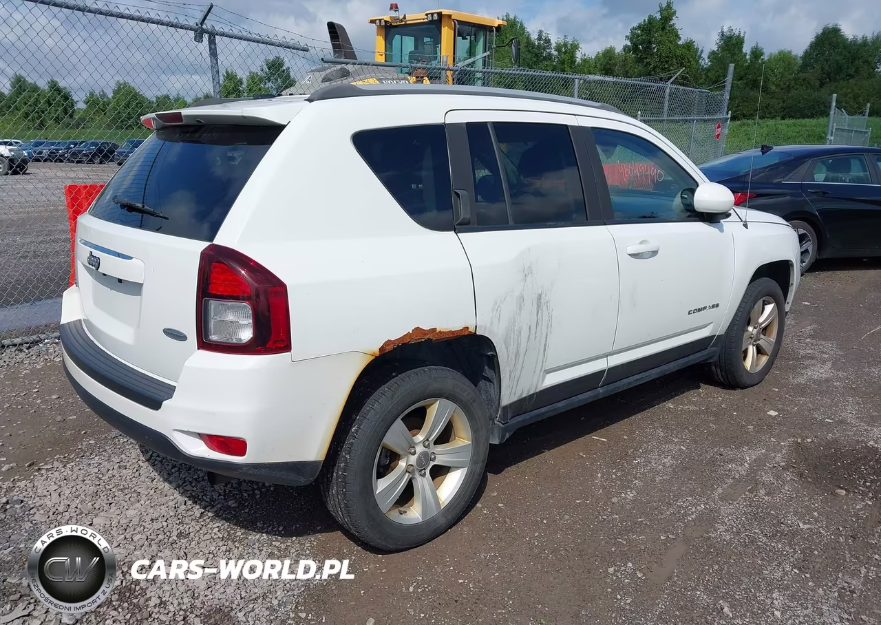 2016 Jeep Compass Latitude VIN:1C4NJDEB4GD712941 - 4