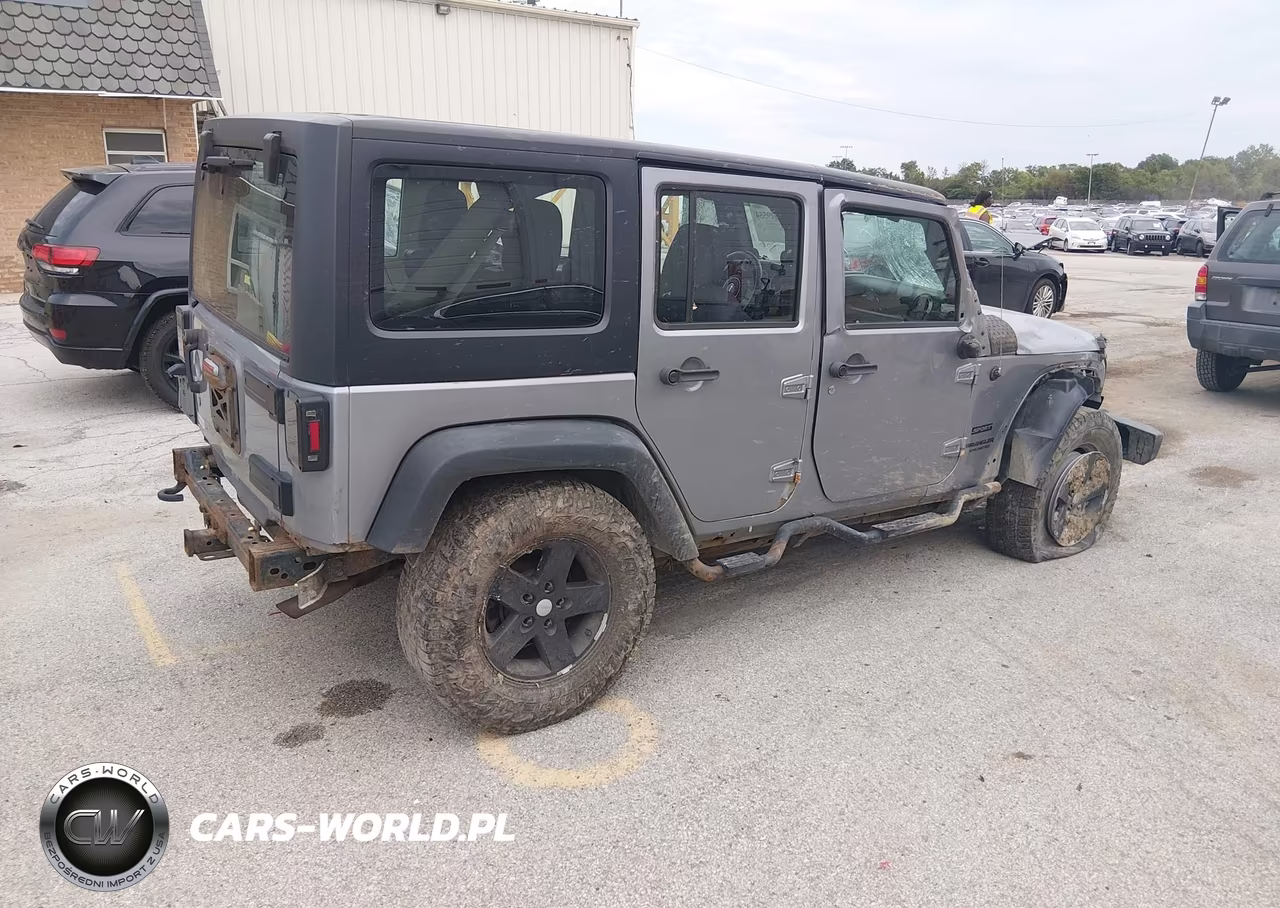 2013 Jeep Wrangler Unlimited Sport VIN:1C4BJWDG5DL611355 - 4