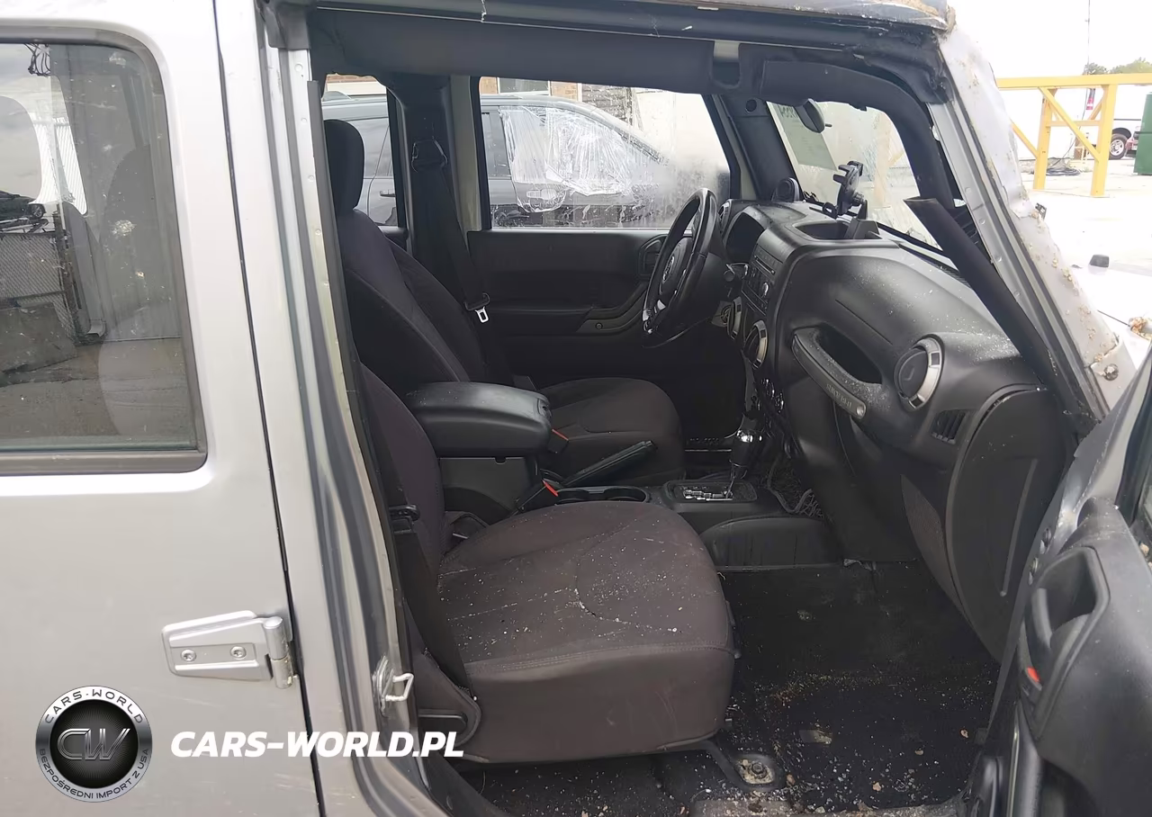 2013 Jeep Wrangler Unlimited Sport VIN:1C4BJWDG5DL611355 - 5