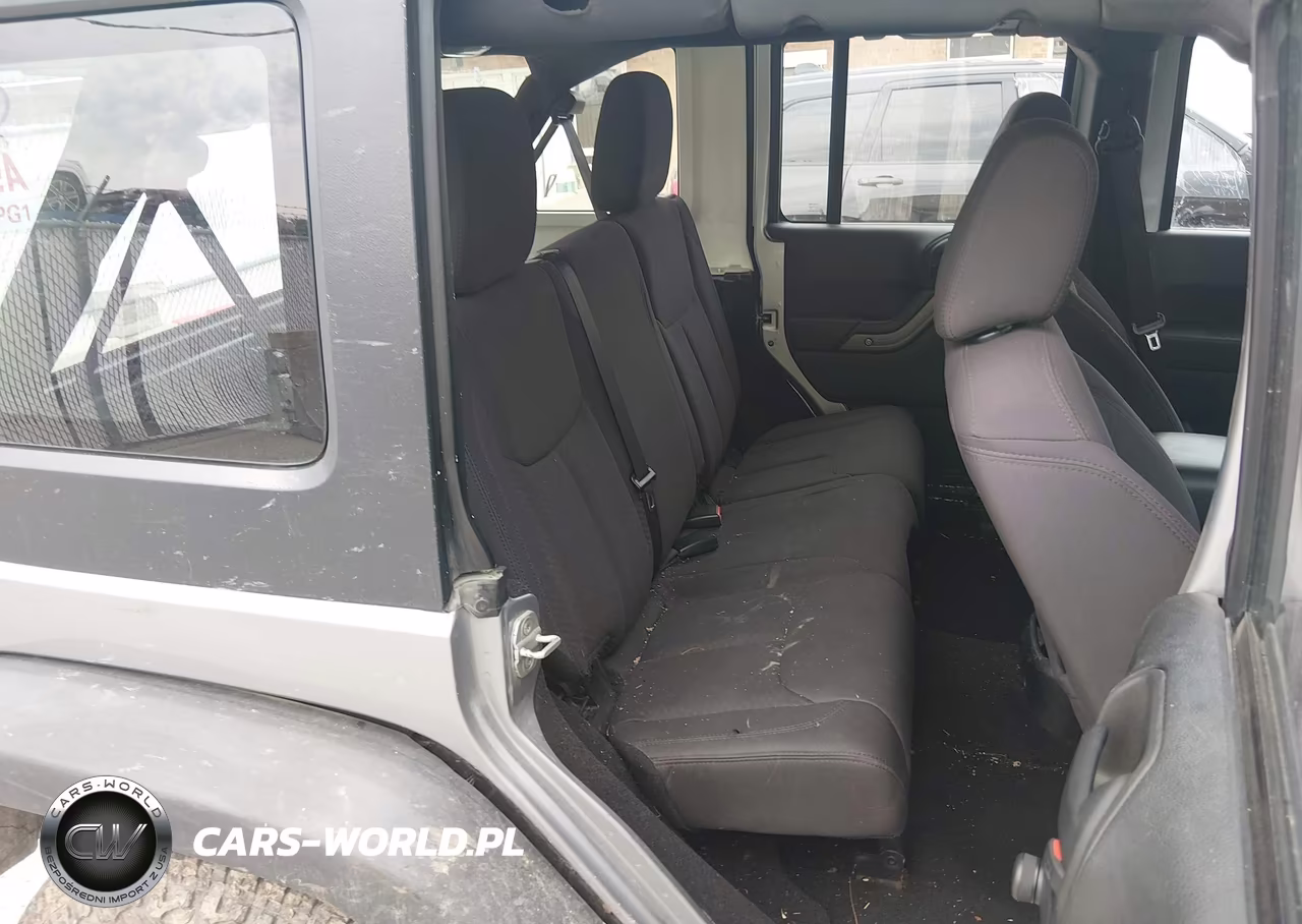 2013 Jeep Wrangler Unlimited Sport VIN:1C4BJWDG5DL611355 - 8