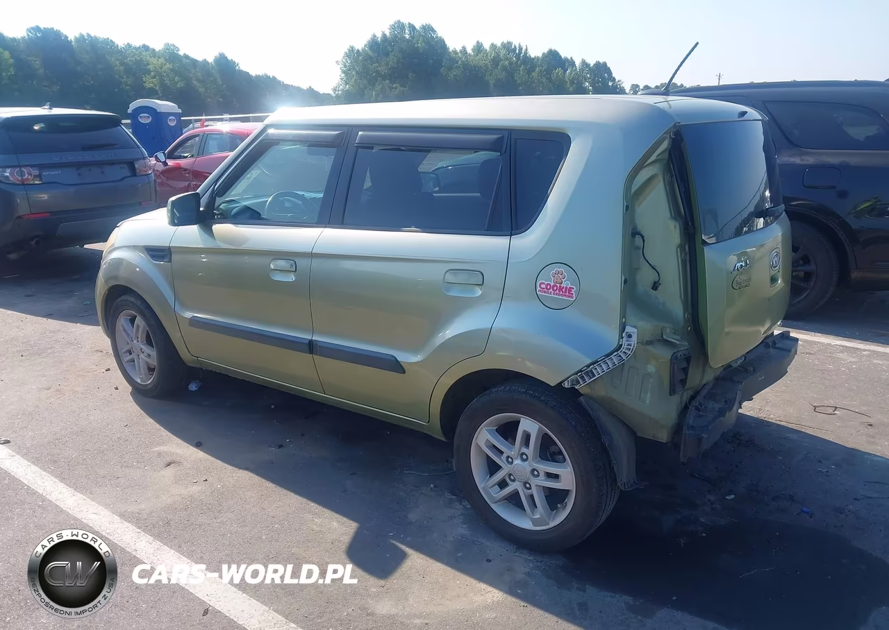 2010 Kia Soul + VIN:KNDJT2A26A7148671 - 3
