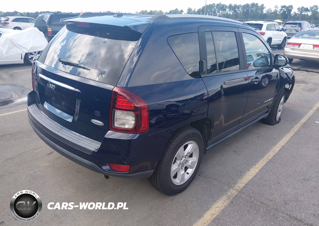 2016 Jeep Compass Latitude VIN:1C4NJCEA6GD734179 - 4