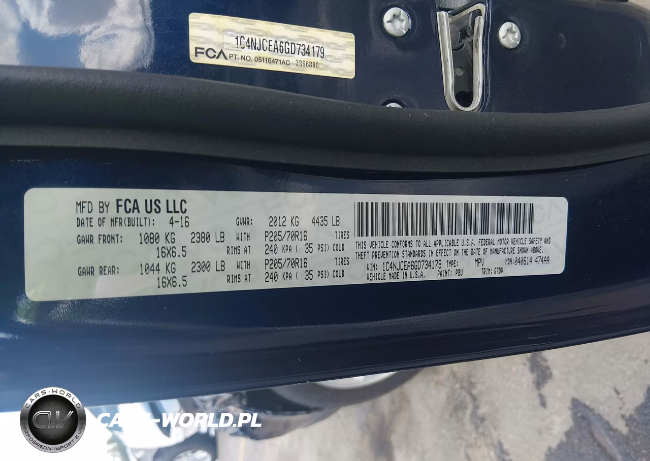 2016 Jeep Compass Latitude VIN:1C4NJCEA6GD734179 - 9