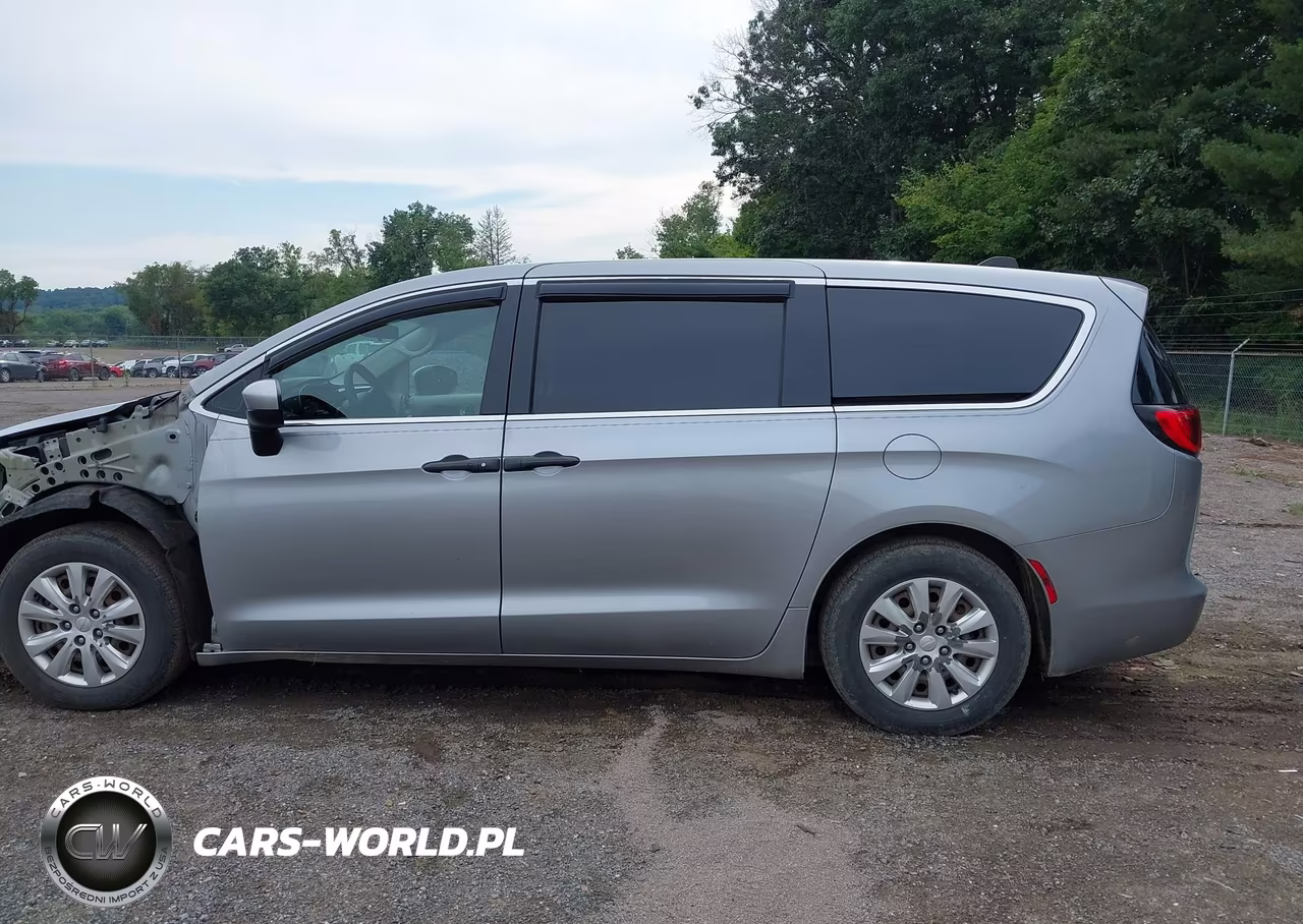 2018 Chrysler Pacifica L VIN:2C4RC1AG0JR275116 - 15