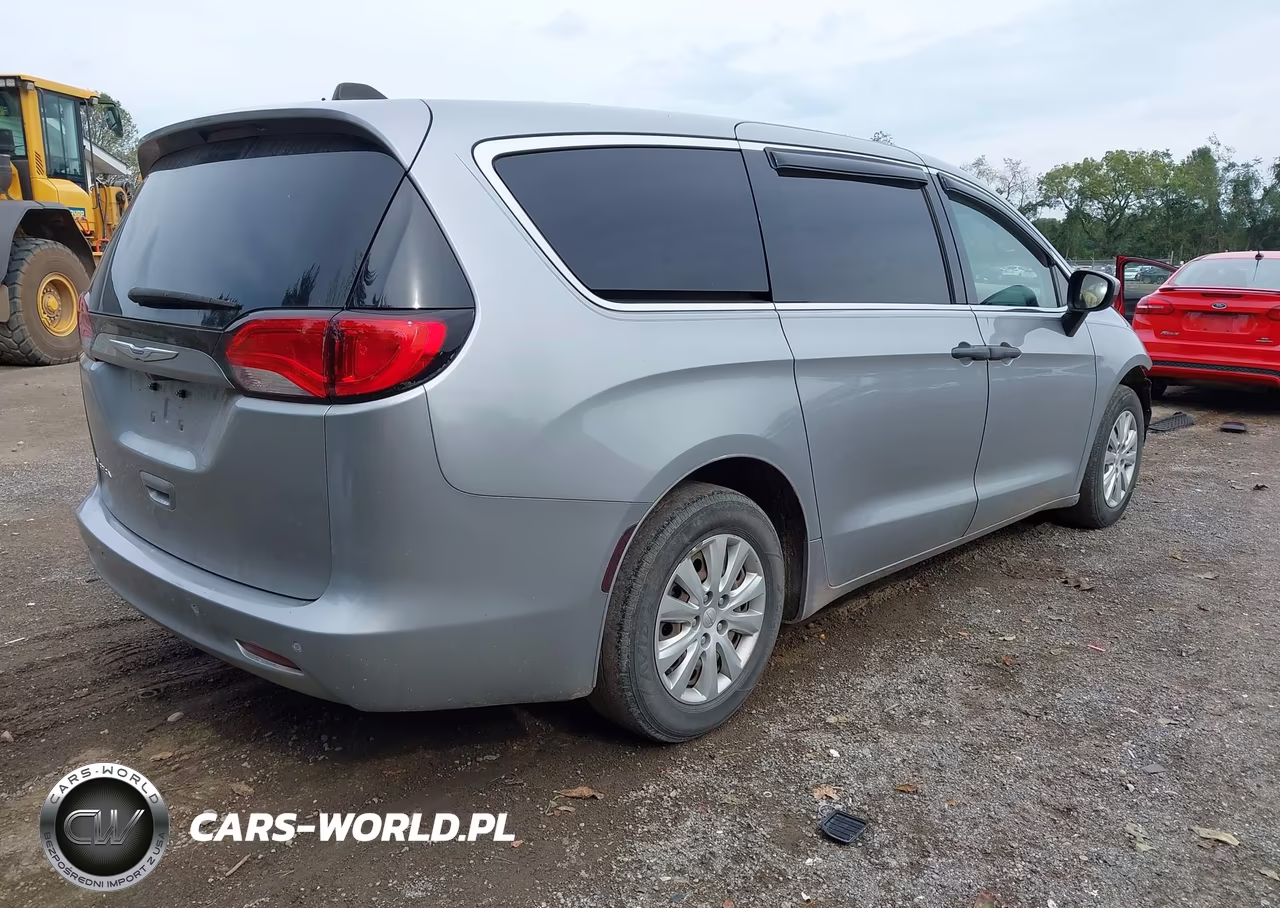 2018 Chrysler Pacifica L VIN:2C4RC1AG0JR275116 - 4