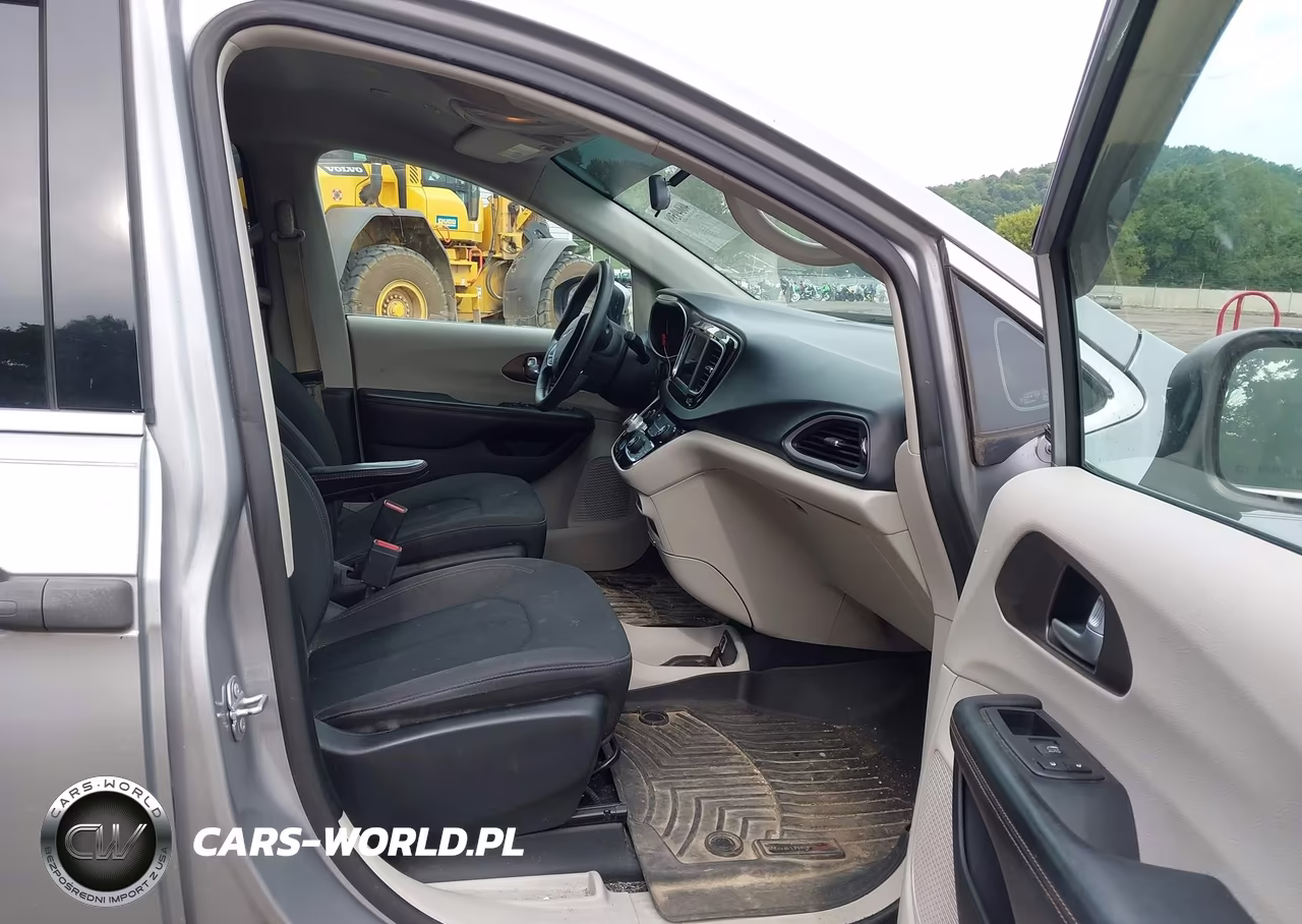 2018 Chrysler Pacifica L VIN:2C4RC1AG0JR275116 - 5