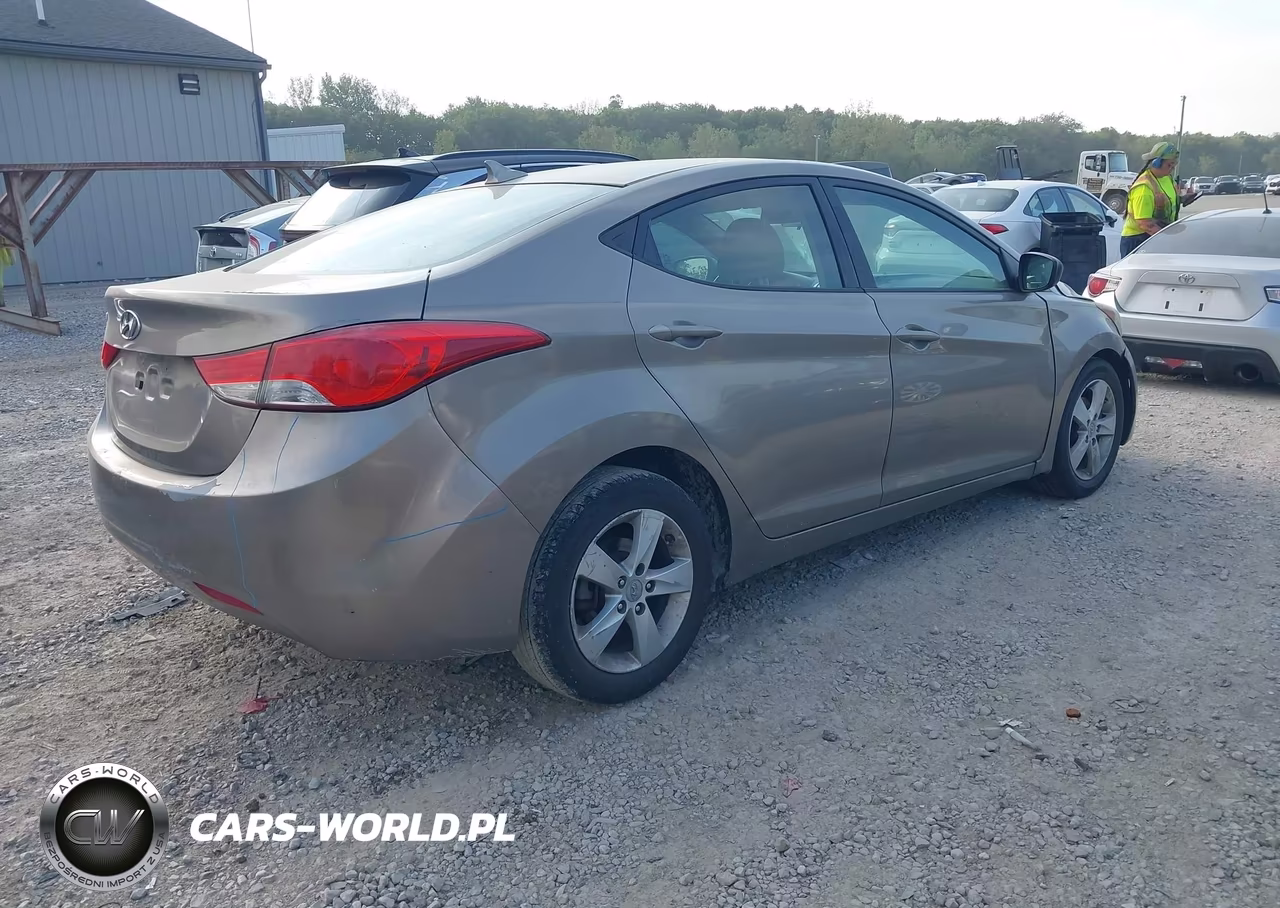2013 Hyundai Elantra Gls VIN:5NPDH4AE3DH300135 - 4