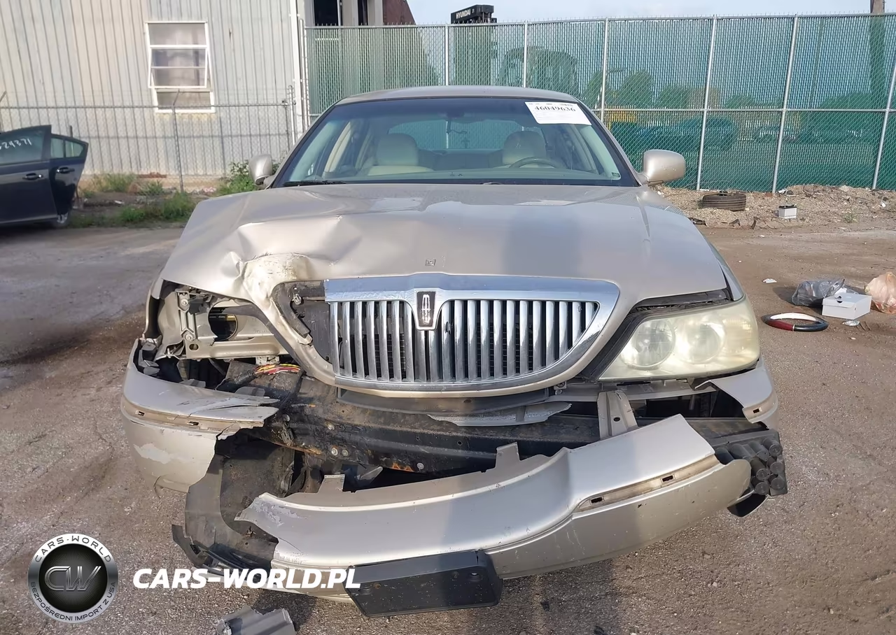 2005 Lincoln Town Car Signature VIN:1LNHM81W85Y671137 - 11