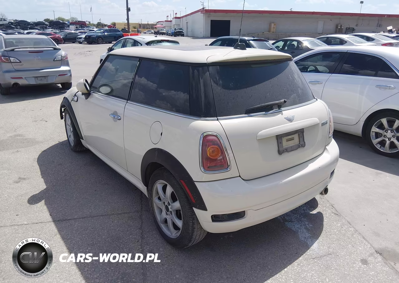 2009 Mini Cooper VIN:WMWMF33549TT69283 - 3