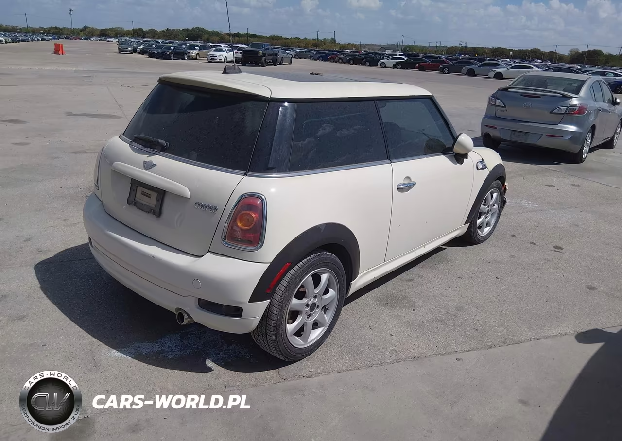 2009 Mini Cooper VIN:WMWMF33549TT69283 - 4