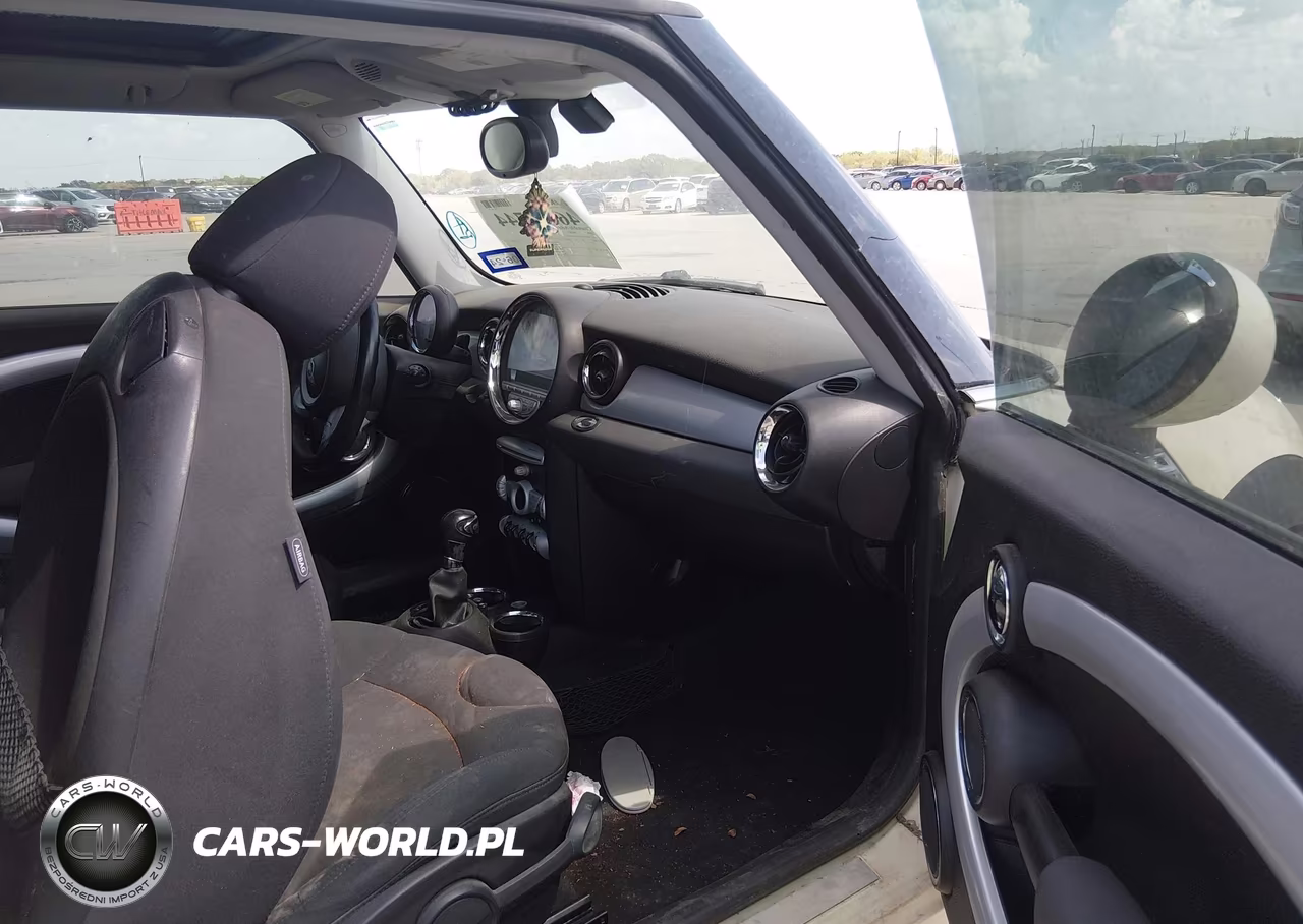 2009 Mini Cooper VIN:WMWMF33549TT69283 - 5