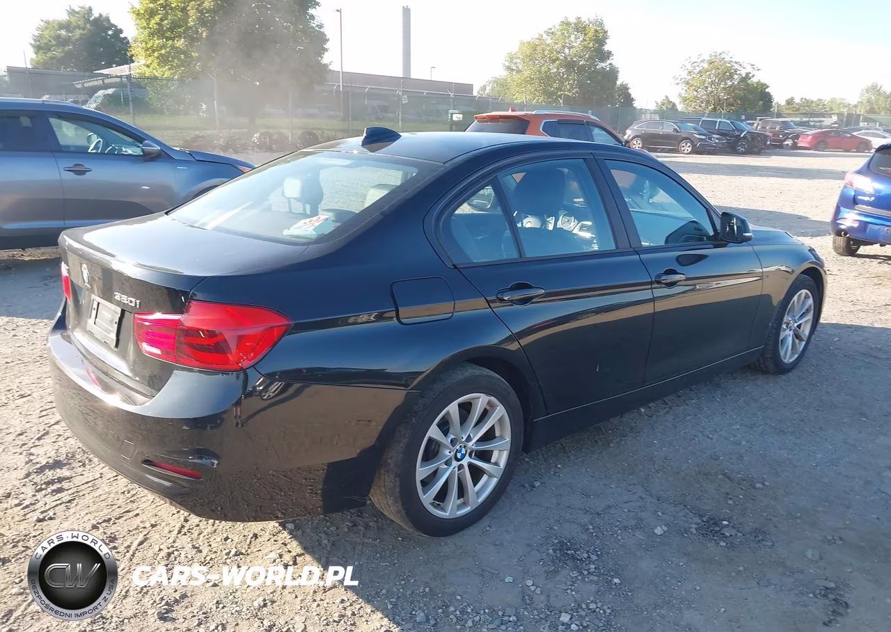 2018 BMW 320I xDrive VIN:WBA8E5G50JNV02673 - 4