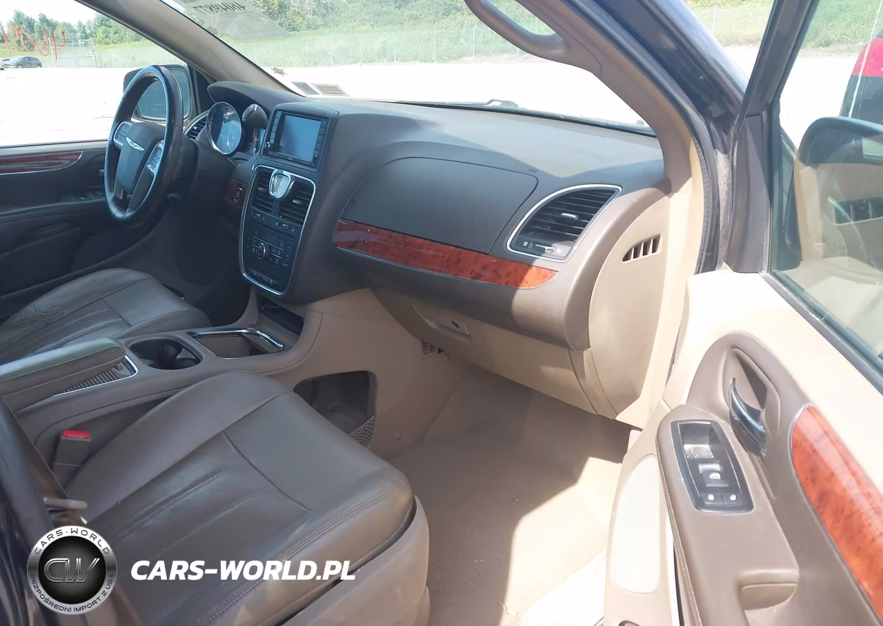 2014 Chrysler Town & Country Touring-L VIN:2C4RC1CG4ER200275 - 5