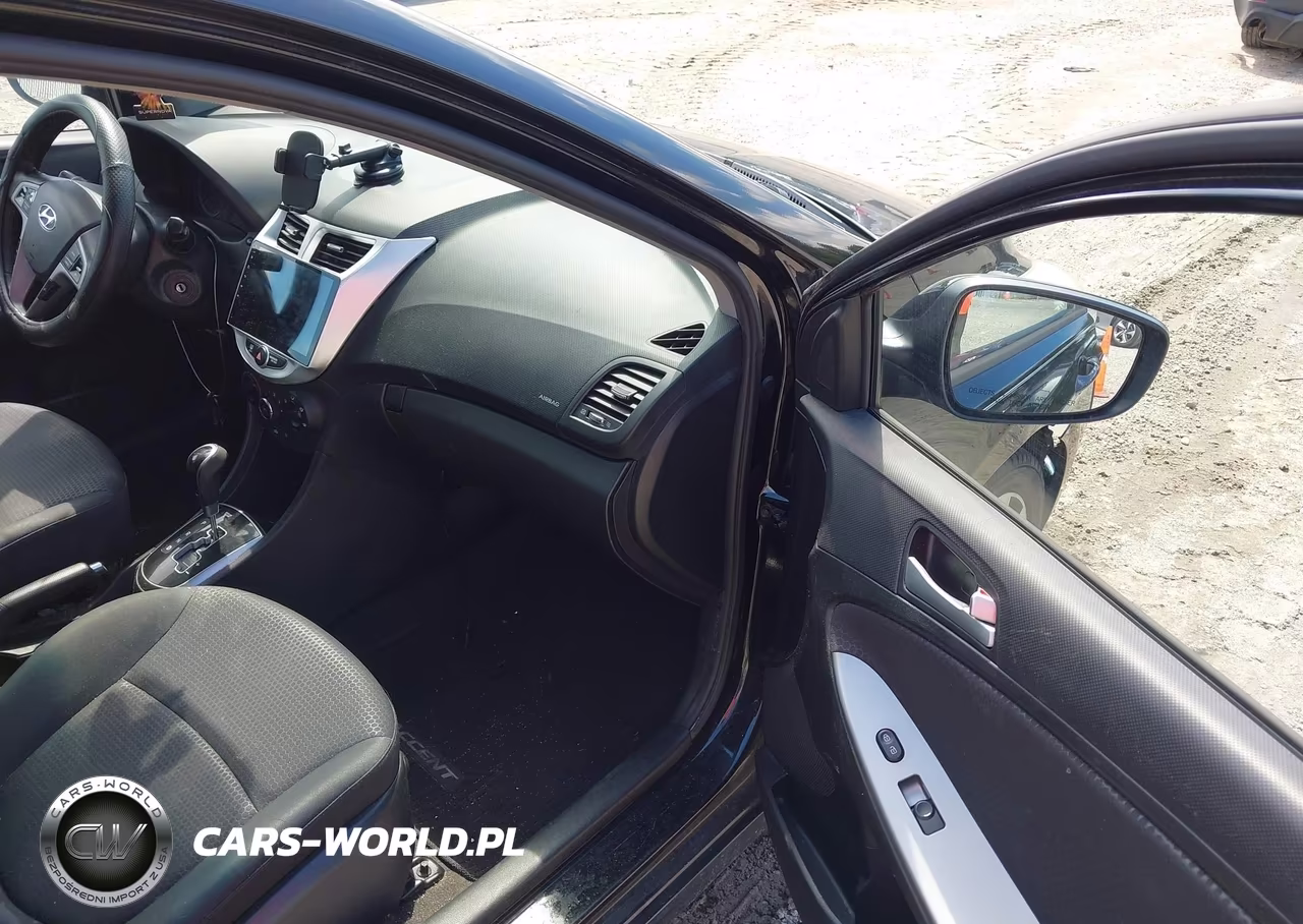 2015 Hyundai Accent Sport VIN:KMHCU5AE5FU233149 - 5