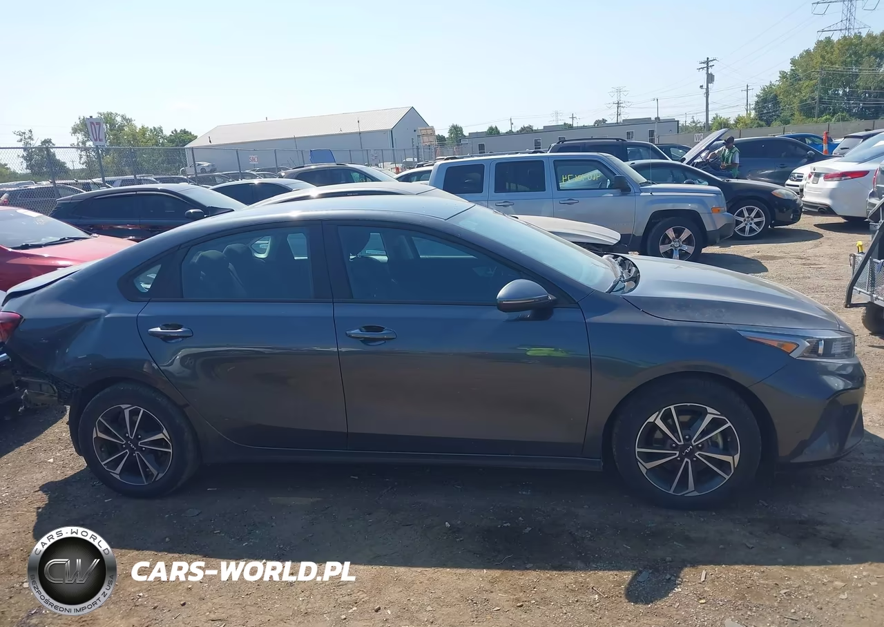 2024 Kia Forte Lxs VIN:3KPF24AD9RE819400 - 14