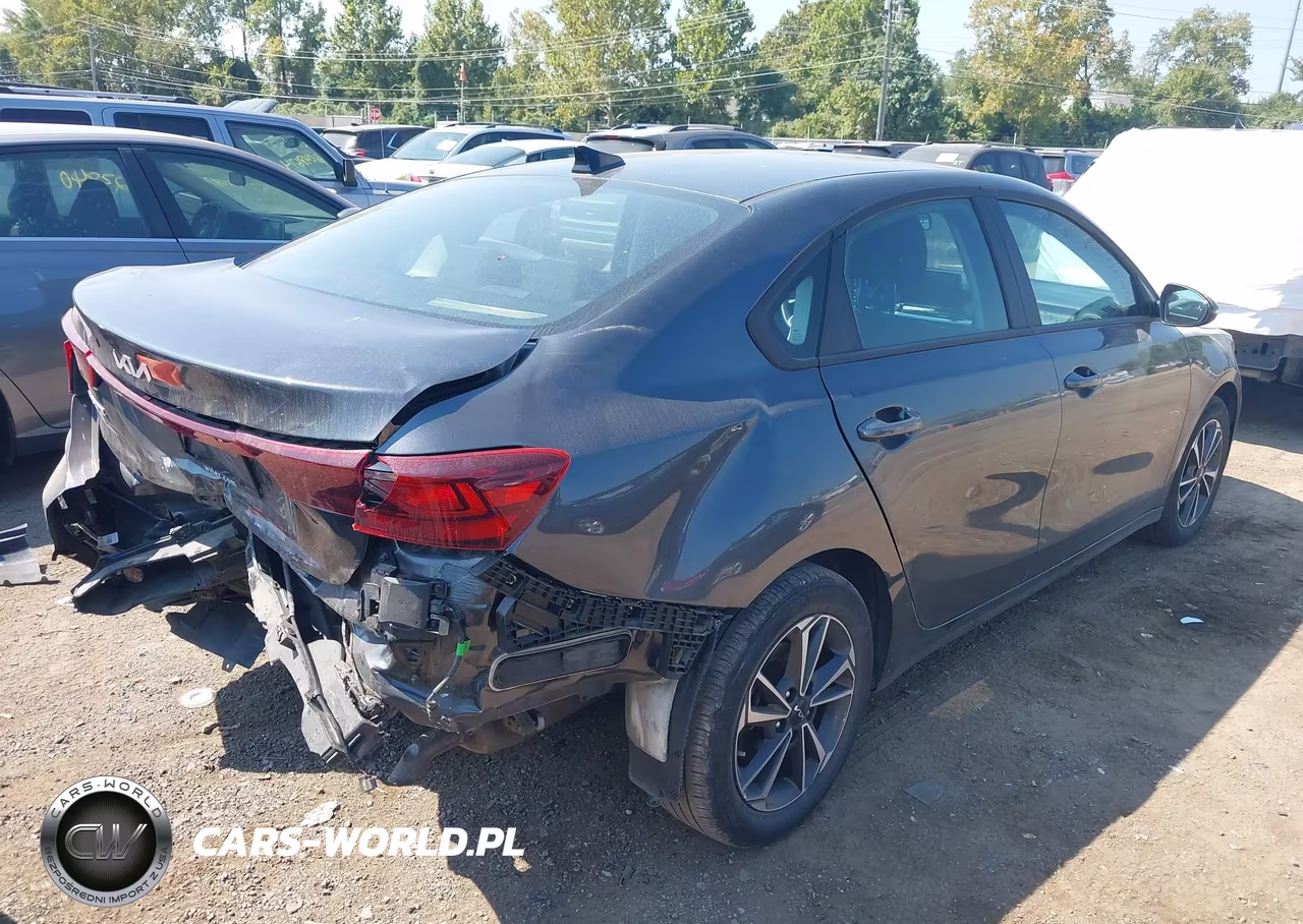 2024 Kia Forte Lxs VIN:3KPF24AD9RE819400 - 4