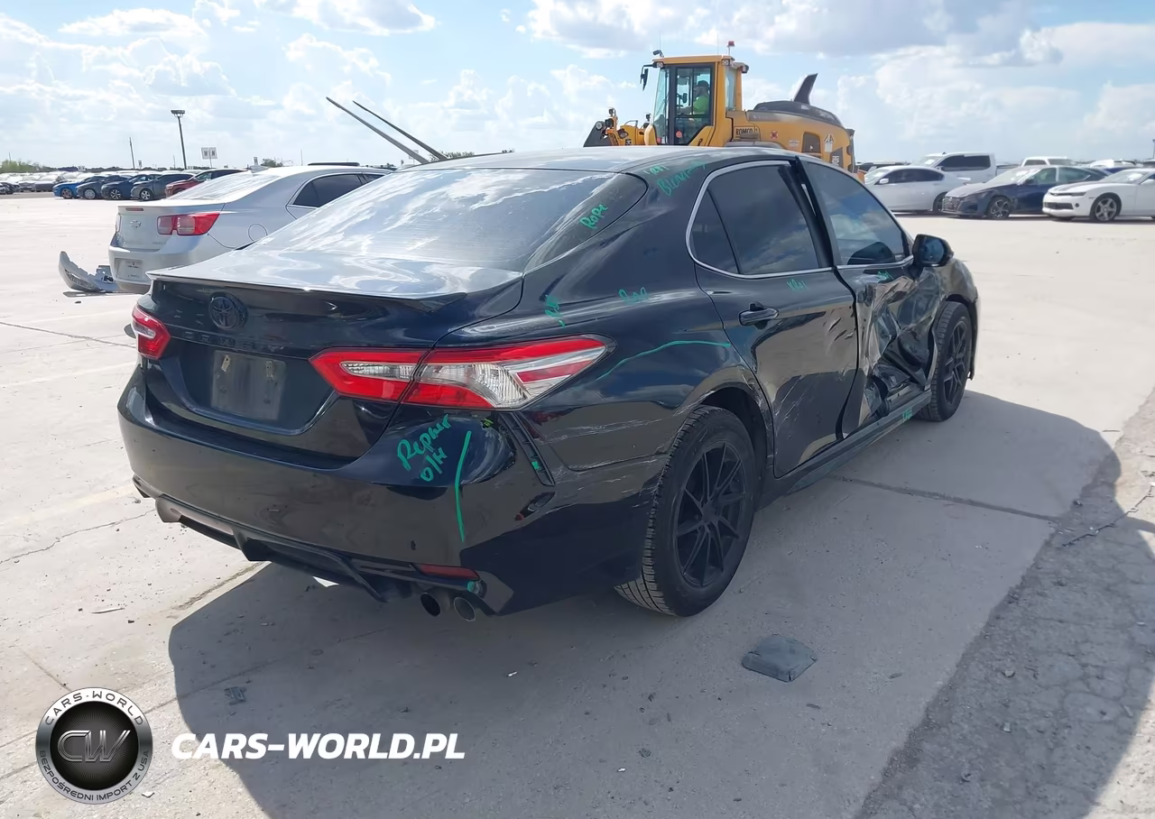 2018 Toyota Camry Se VIN:4T1B11HK9JU674882 - 4