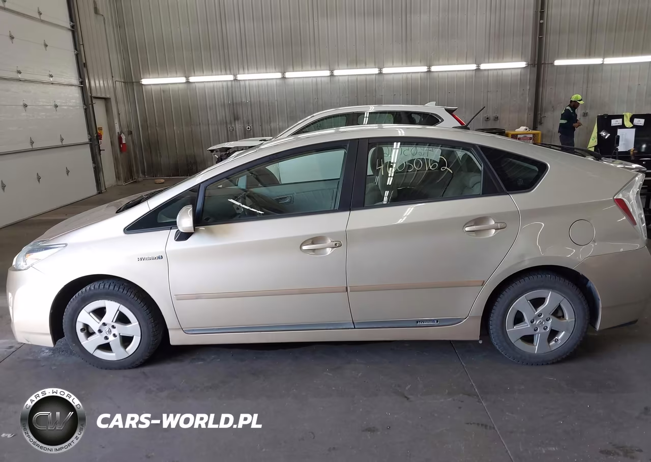 2011 Toyota Prius Two VIN:JTDKN3DU3B0257178 - 14