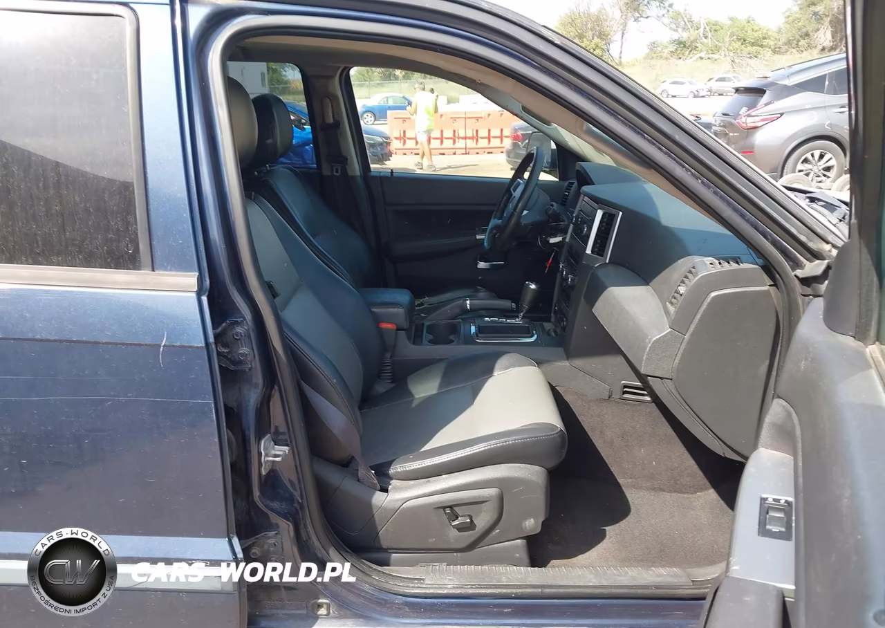 2009 Jeep Grand Cherokee Laredo VIN:1J8GR48KX9C533317 - 5