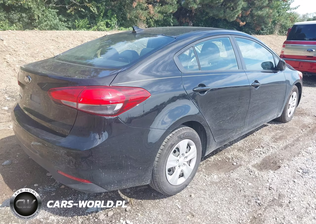 2017 Kia Forte Lx VIN:3KPFK4A7XHE104697 - 4
