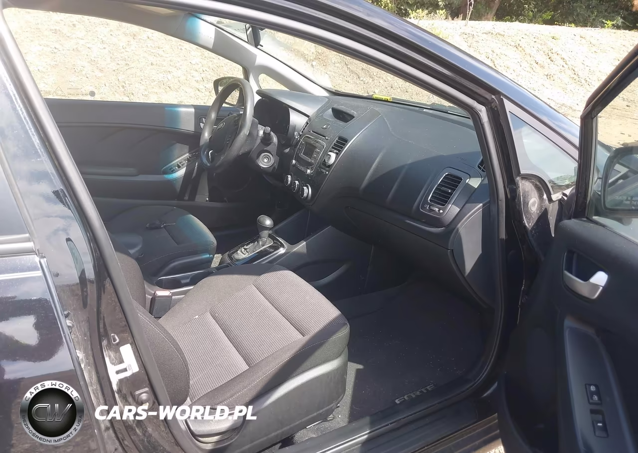 2017 Kia Forte Lx VIN:3KPFK4A7XHE104697 - 5