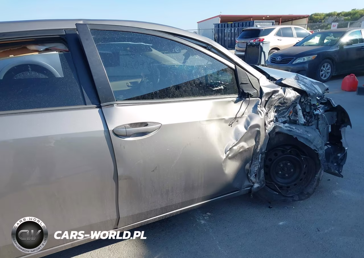2015 Toyota Corolla Le VIN:2T1BURHE3FC305315 - 17