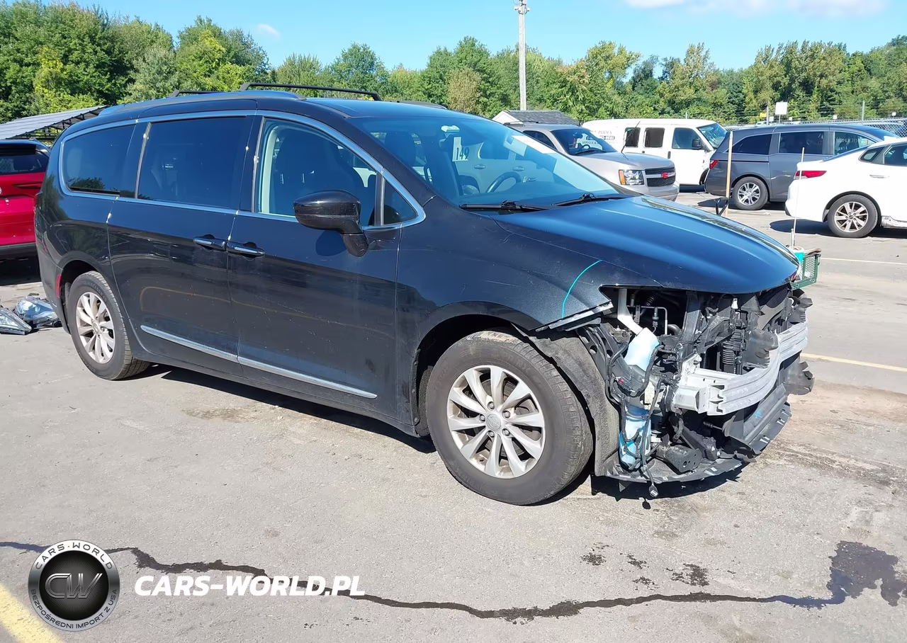 2018 Chrysler Pacifica Touring L VIN:2C4RC1BG3JR280633 - 1