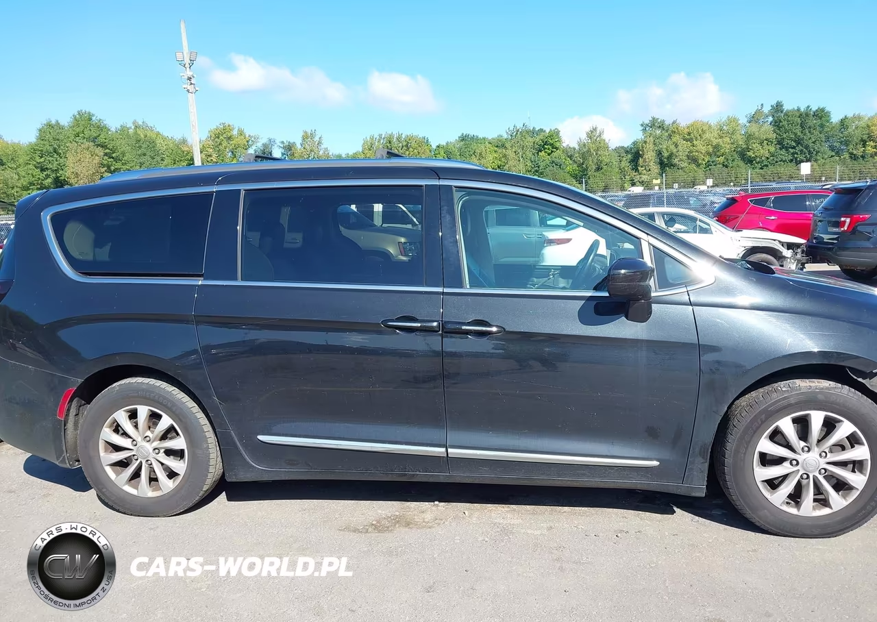 2018 Chrysler Pacifica Touring L VIN:2C4RC1BG3JR280633 - 14