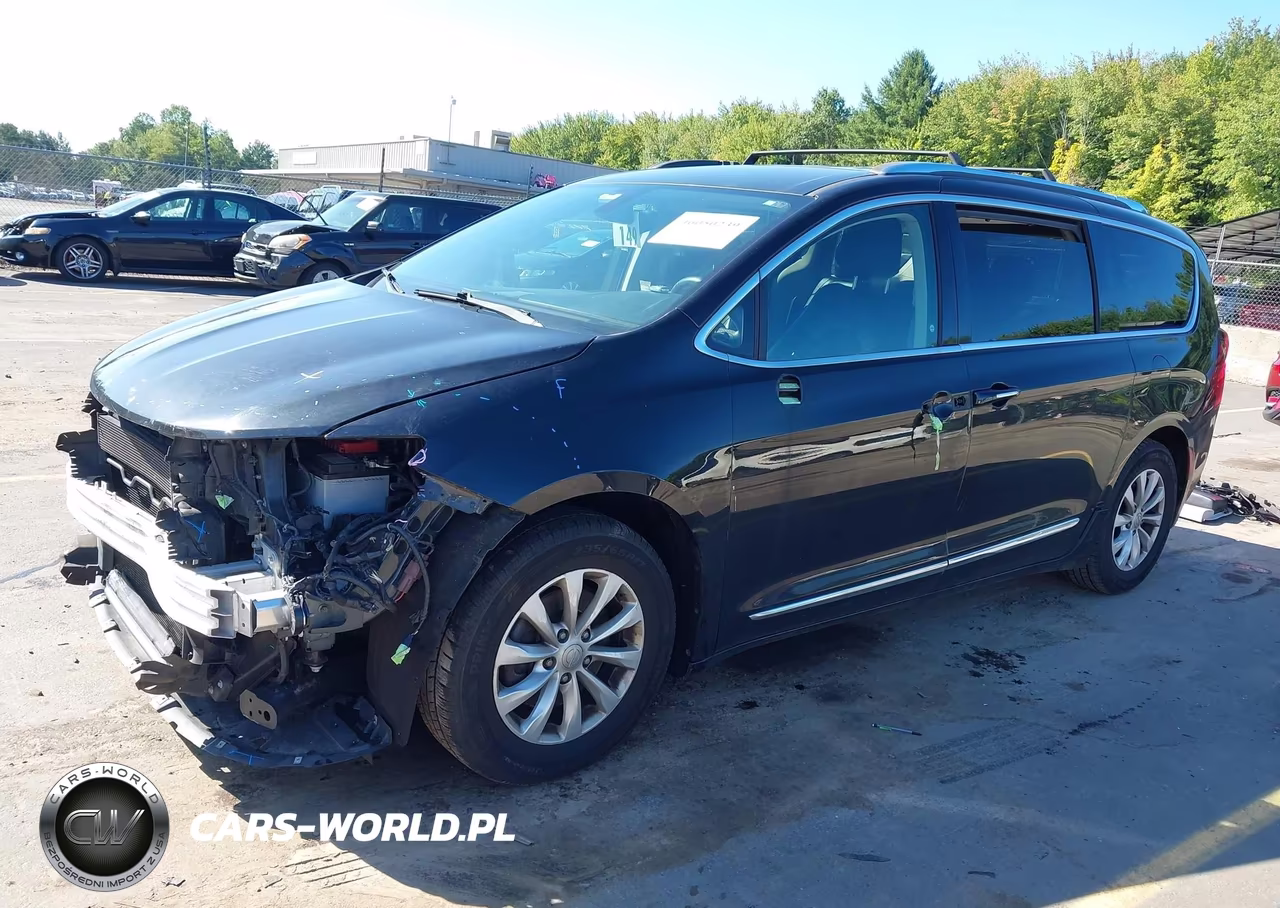 2018 Chrysler Pacifica Touring L VIN:2C4RC1BG3JR280633 - 2