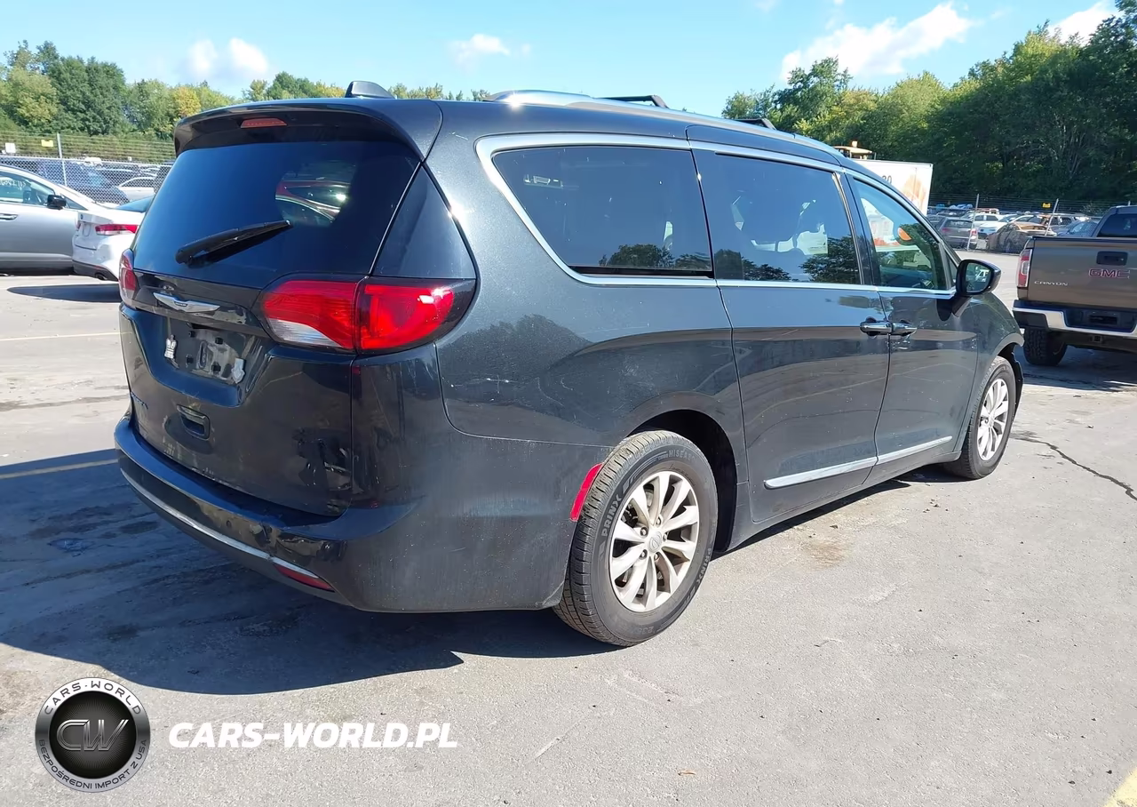 2018 Chrysler Pacifica Touring L VIN:2C4RC1BG3JR280633 - 4