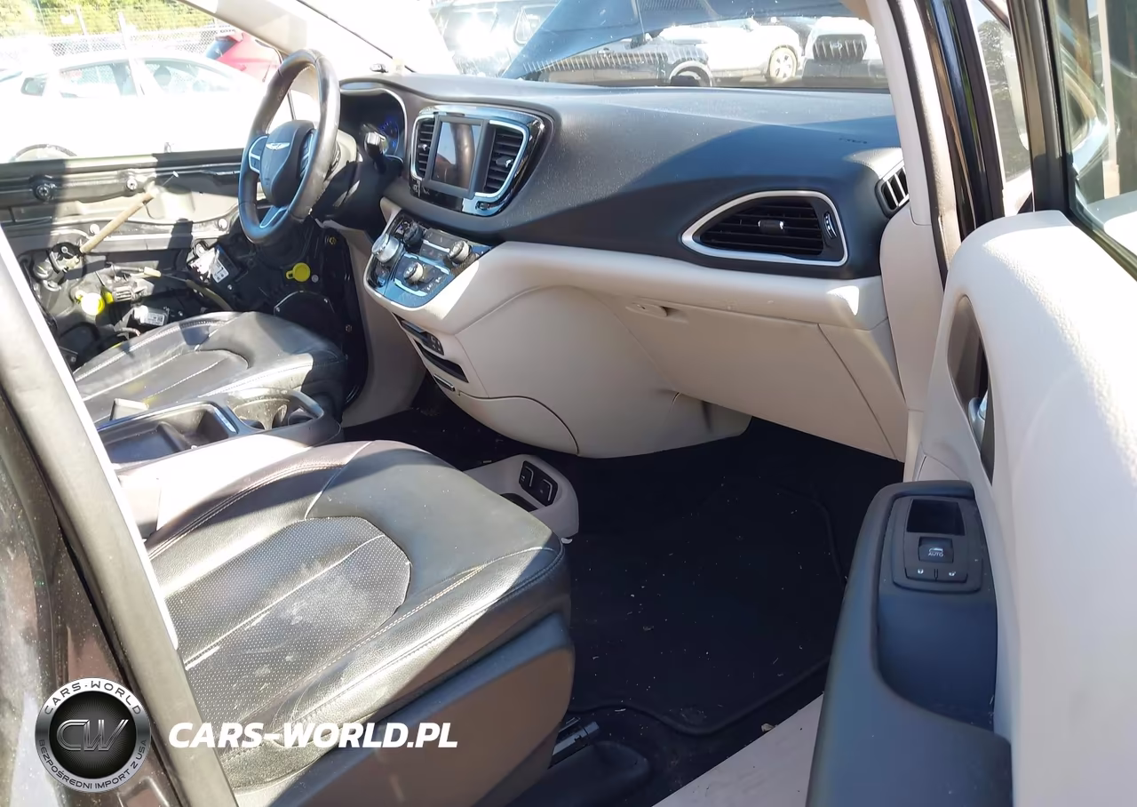 2018 Chrysler Pacifica Touring L VIN:2C4RC1BG3JR280633 - 5