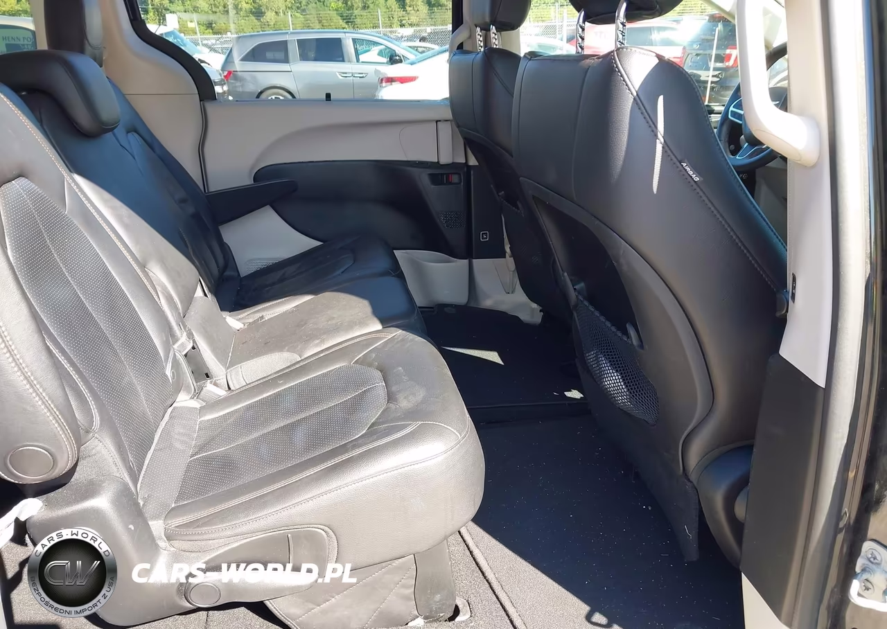 2018 Chrysler Pacifica Touring L VIN:2C4RC1BG3JR280633 - 8