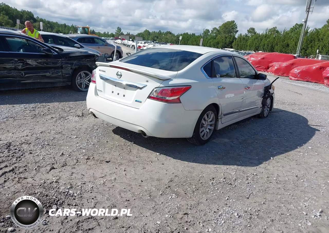 2014 Nissan Altima 2.5 S VIN:1N4AL3AP8EN344118 - 4