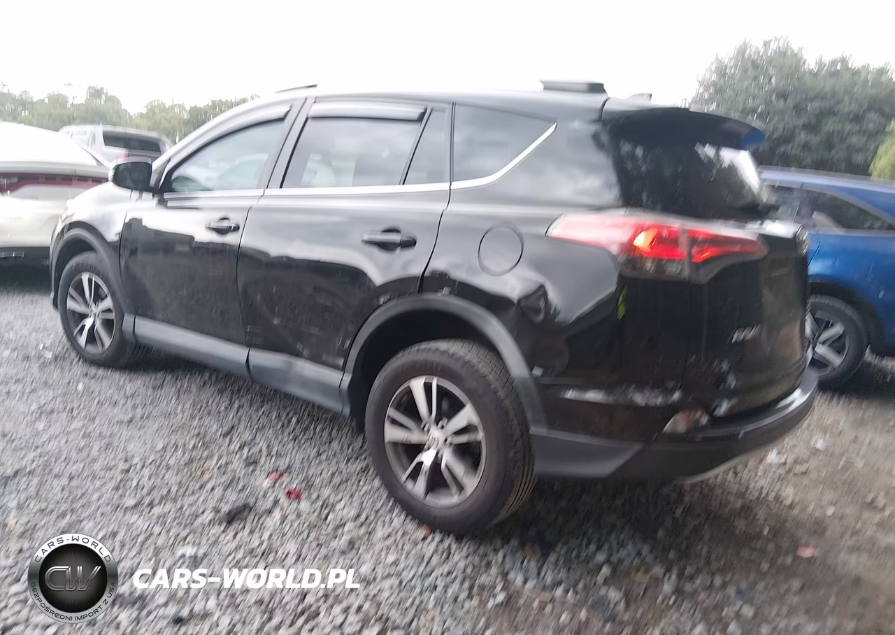 2018 Toyota Rav4 Xle VIN:2T3WFREV3JW432872 - 3