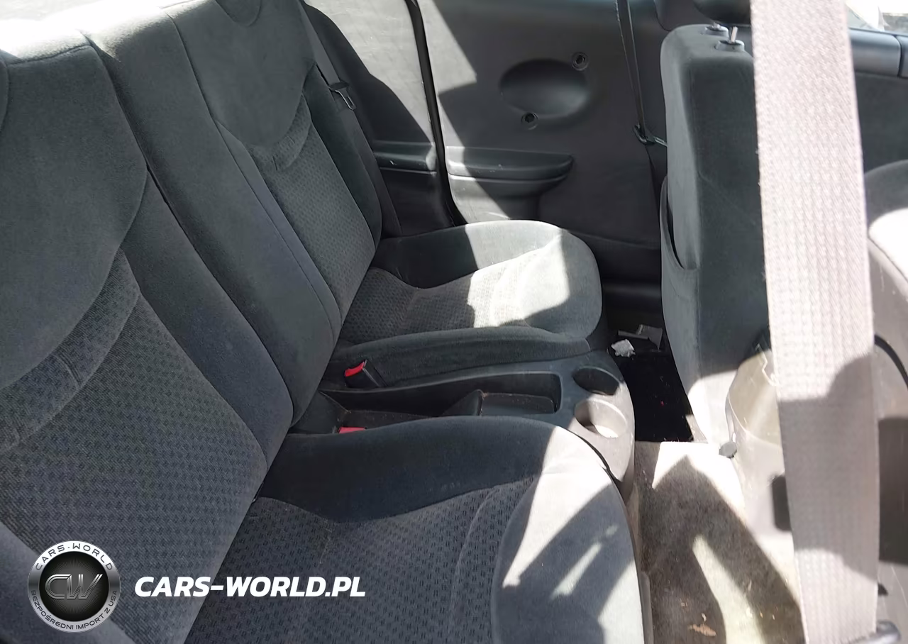 2004 Saturn Ion 3 VIN:1G8AW12F04Z208983 - 8