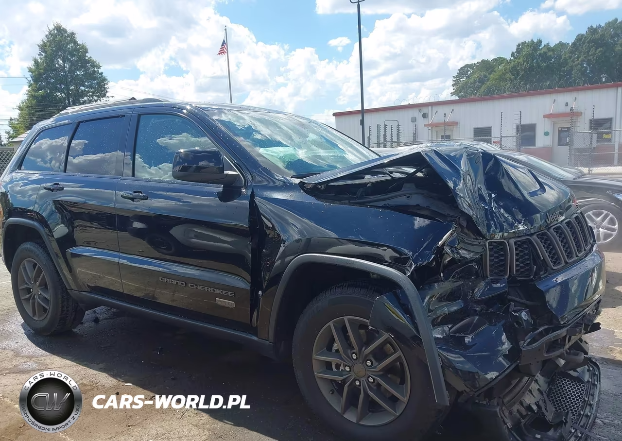 2017 Jeep Grand Cherokee 75Th Anniversary Edition 4X2 VIN:1C4RJEAG7HC628466 - 13