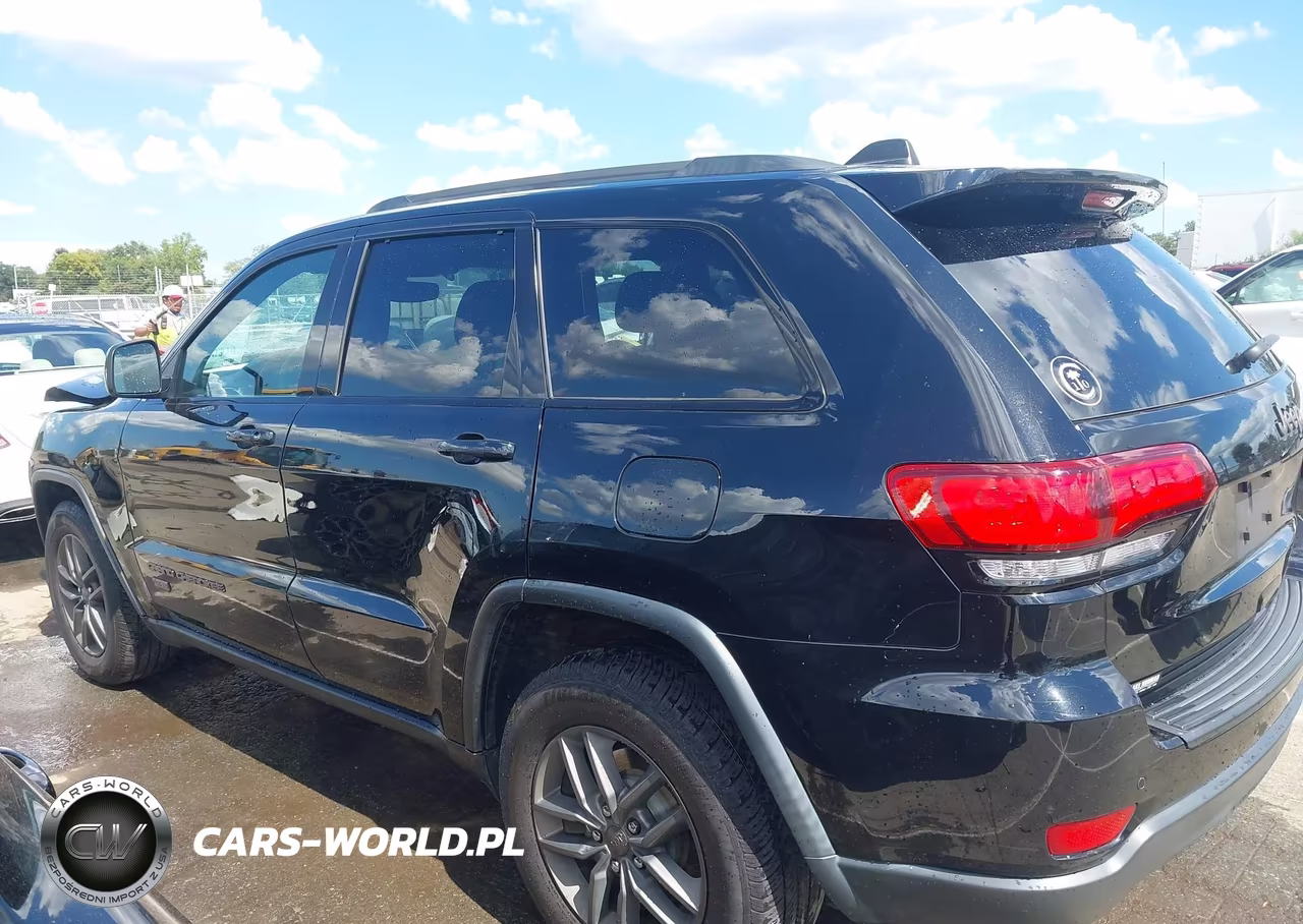 2017 Jeep Grand Cherokee 75Th Anniversary Edition 4X2 VIN:1C4RJEAG7HC628466 - 14