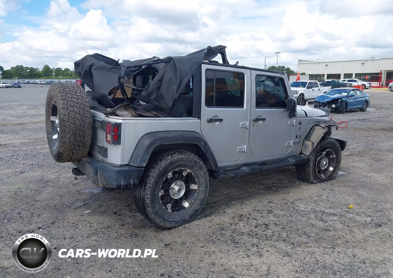 2008 Jeep Wrangler Unlimited X VIN:1J4GA39128L511237 - 4